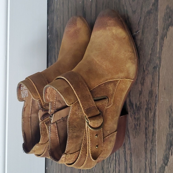 Clarks Artisan distressed ankle boots womens  size - Picture 3 of 11